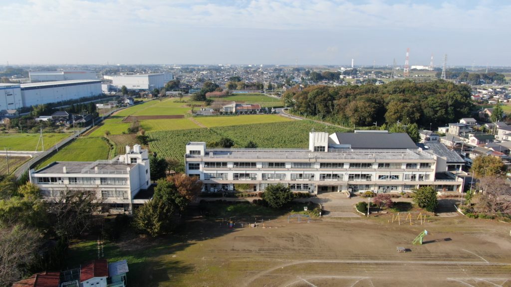 小中学校ドローン空撮無償でお引き受けします。